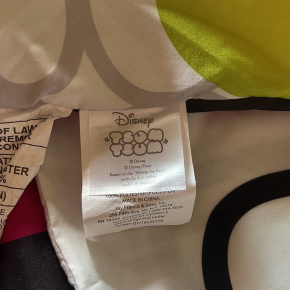 Adorable Disney tsum tsum comforter set - Picture 6 of 6